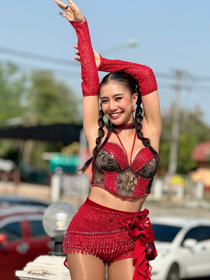 พลอย แดนเซอร์ ลำไย ไหทองคำ