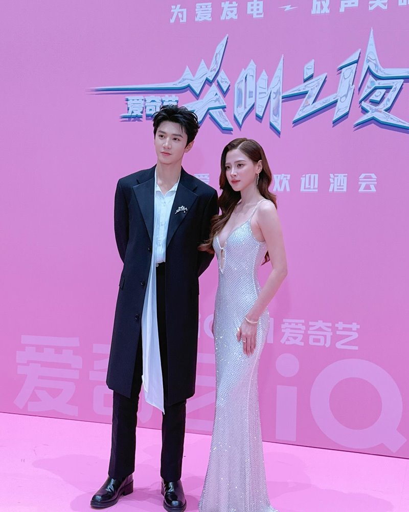 ใบเฟิร์น พิมพ์ชนก ขึ้นรับรางวัลที่จีน อวดออร่าสะพรั่ง