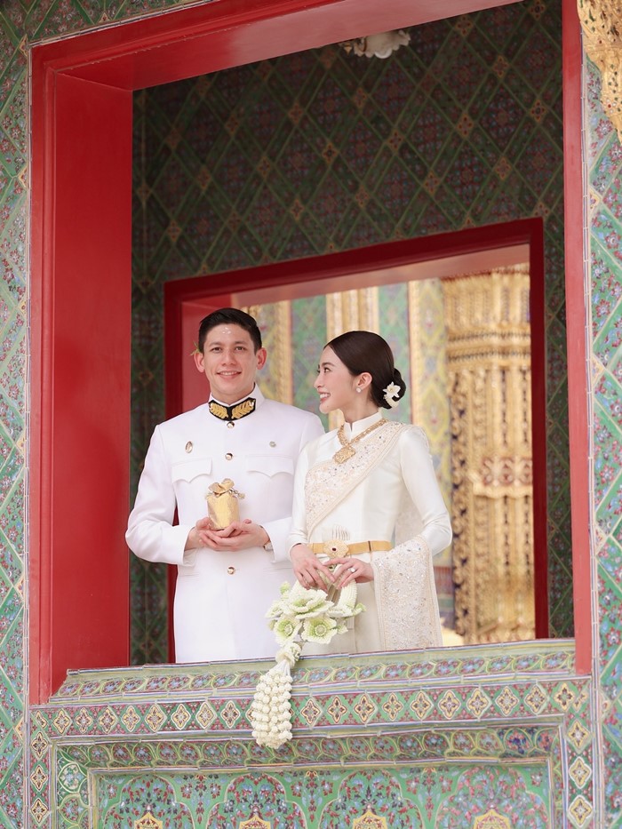 มาแล้ว.. ภาพแต่งงาน มายด์ ลภัสลัล สวมชุดไทยงดงาม เข้าพิธีสมรส ทายาทสิงห์ 