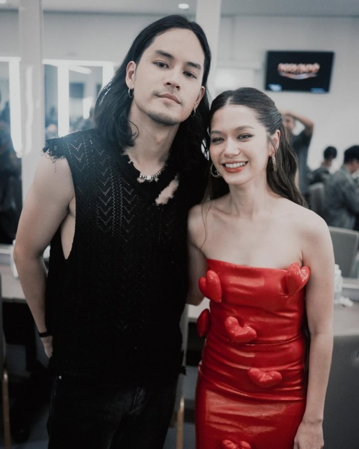 วี วิโอเลต, เก้า จิรายุ