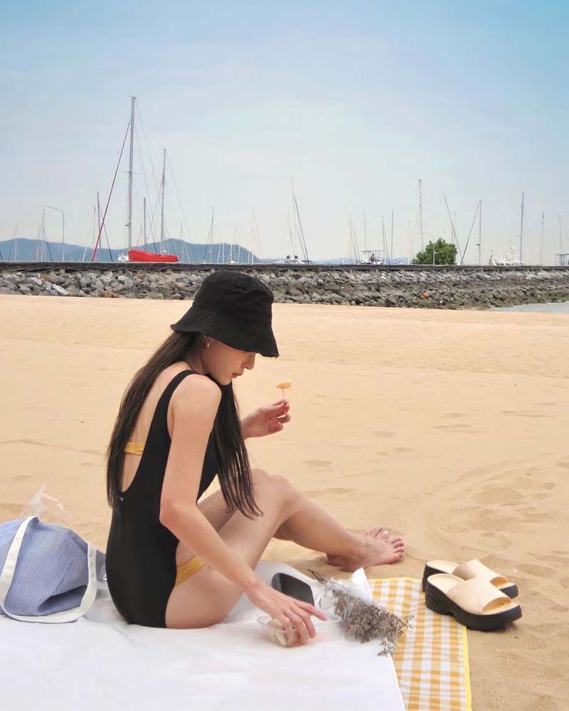 กระปุก พัชรา ทับทอง ชุดว่ายน้ำ