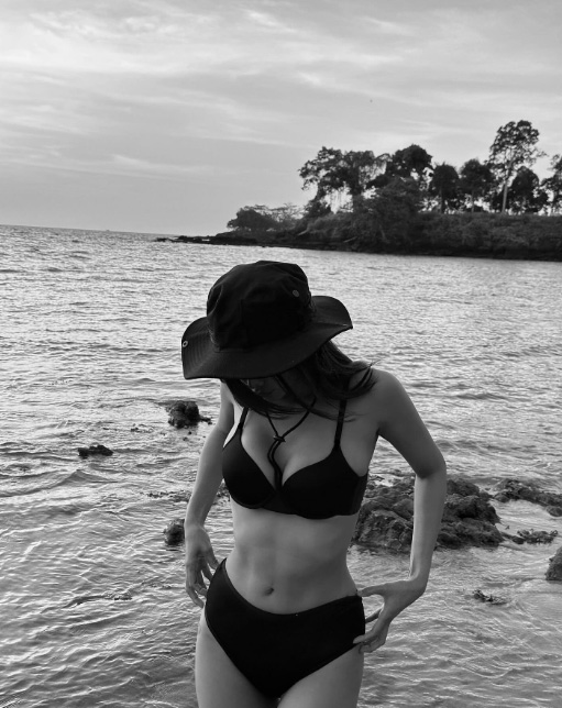 อิงฟ้า วราหะ ชุดว่ายน้ำ