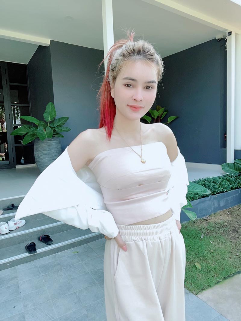 เอ๋ มิรา