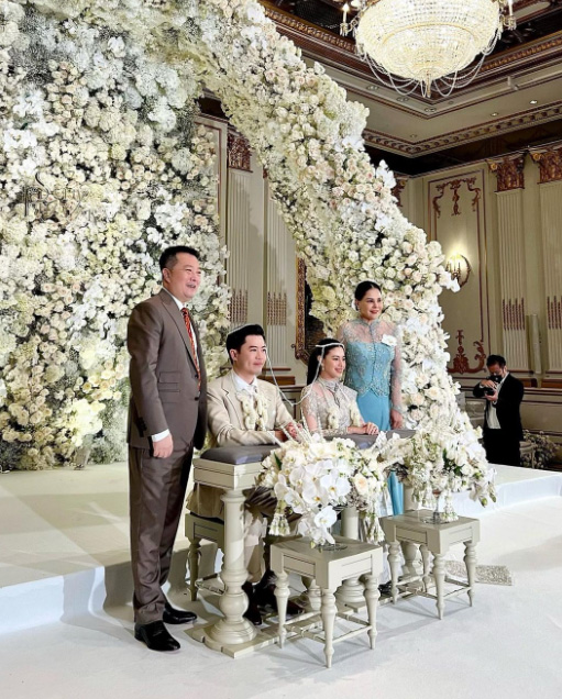 แคท ซอนญ่า ชุดแต่งงาน