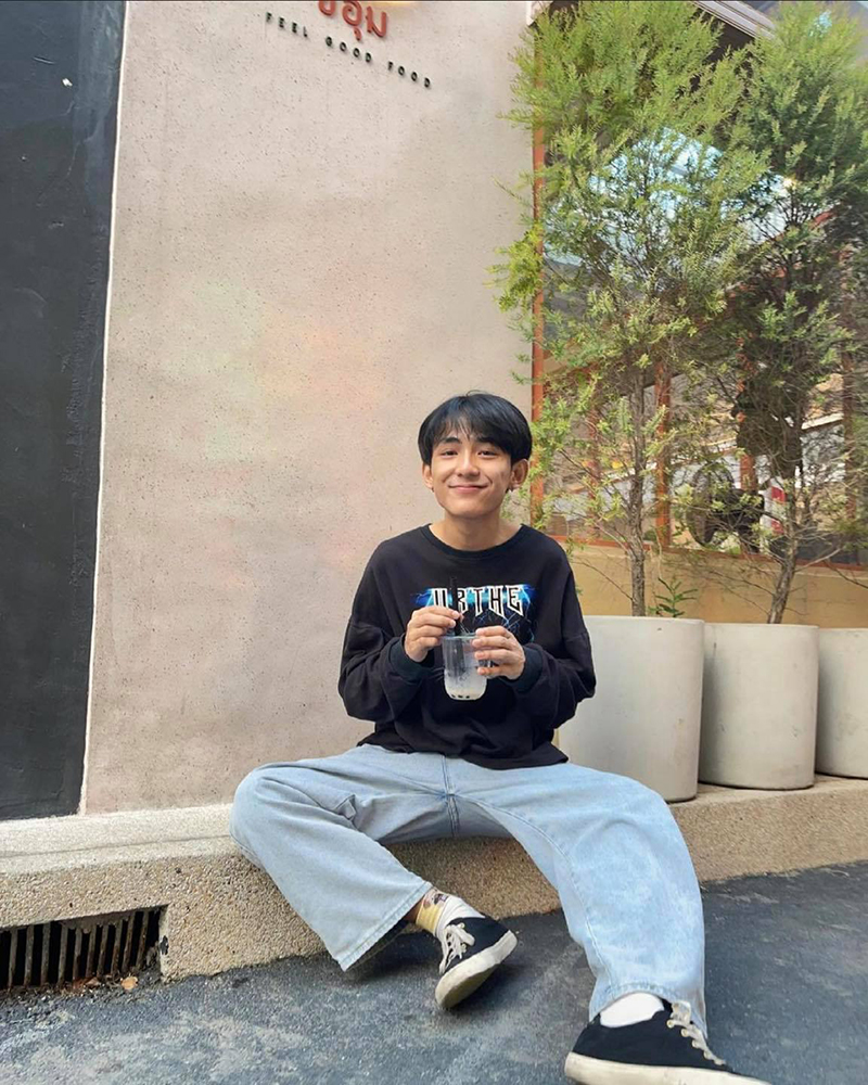 เฟิร์ส อนุวัฒน์