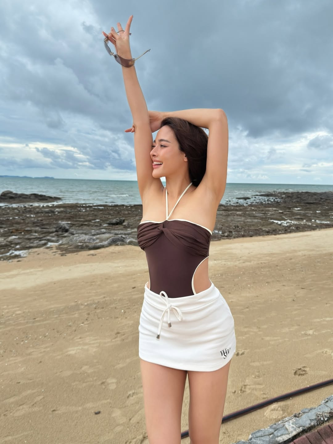 ปุ๊กลุก ฝนทิพย์ สวมวันพีซเซ็กซี่