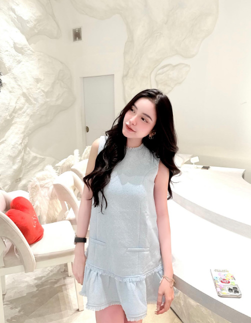 ขนม ศศิกานต์ อดีตภรรยา ครูเต้ย อภิวัฒน์ สาวสวยดีกรีดาวมหาวิทยาลัย ที่เพิ่งเปิดตัวรักใหม่