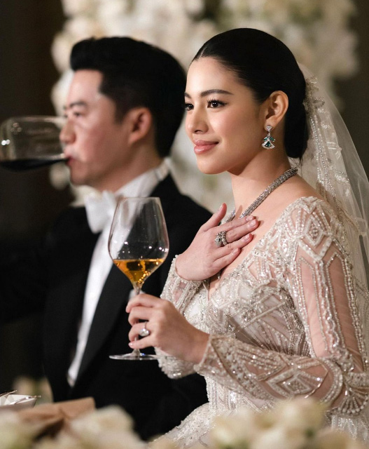 แคท ซอนญ่า ชุดแต่งงาน