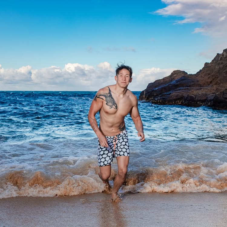 ทราย สก๊อต โชว์หุ่นเฟิร์ม ซิกแพกมาเต็ม อย่างเท่