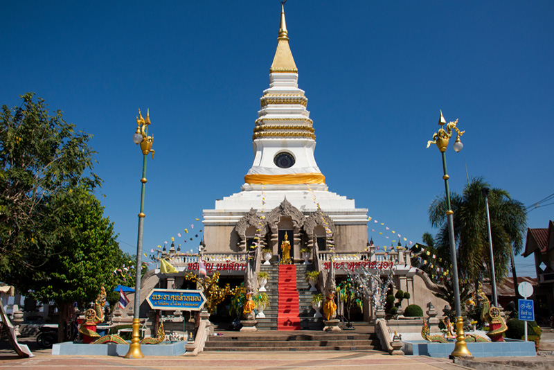 พระธาตุหล้าหนอง