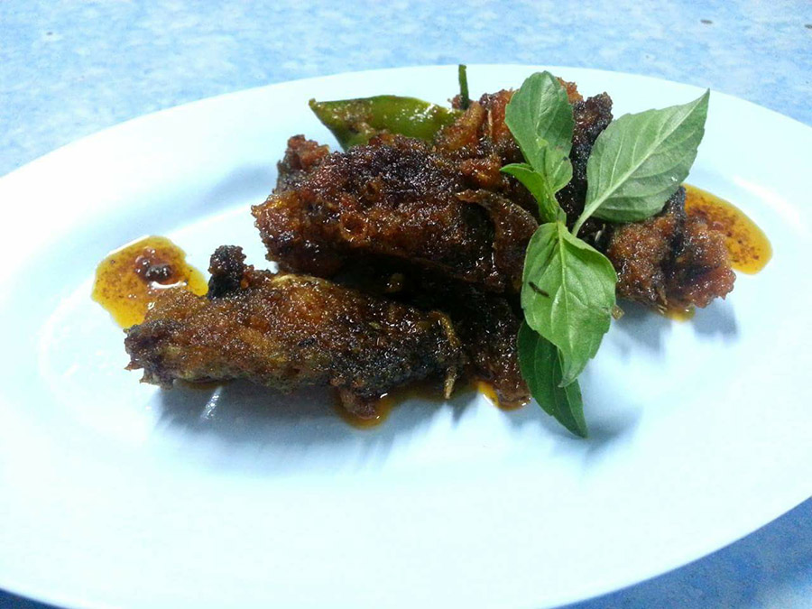 ปลาดุกทอดกรอบผัดเผ็ด