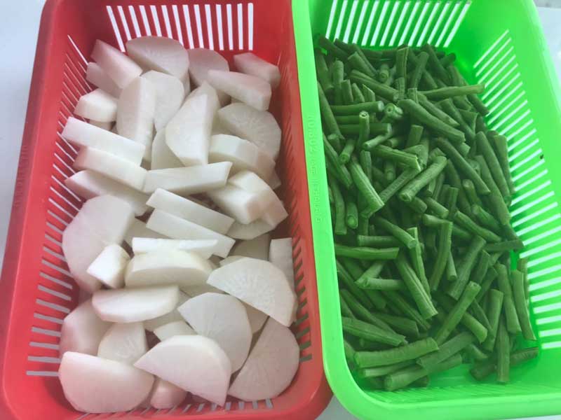 แกงเหลืองไข่ปลาริวกิวผักรวม