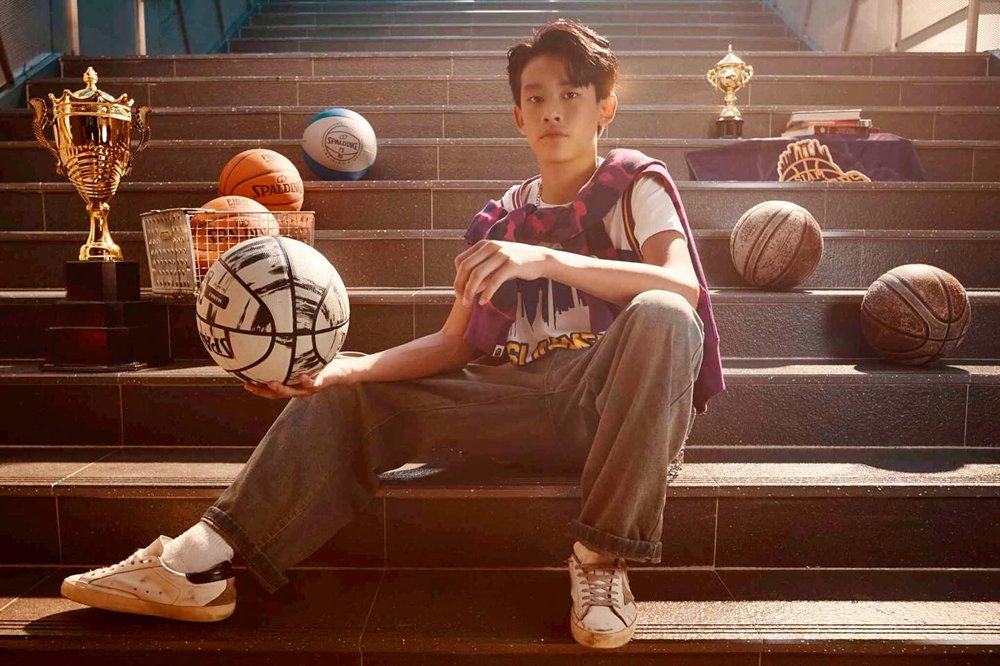 น้องนพ ลูกชาย นาเดีย โสณกุล บินเรียนต่อ Harrow อังกฤษ ลองยูนิฟอร์มหล่อเท่สมฐานะ 