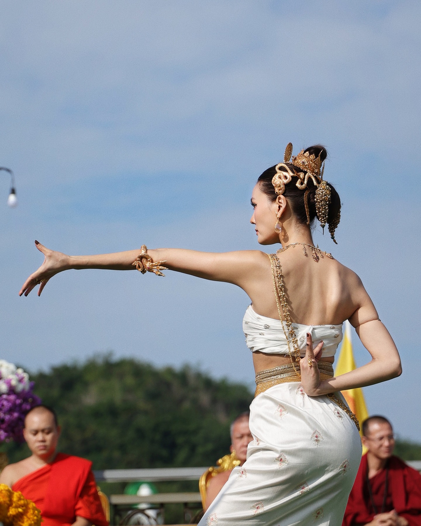  เจนี่ เทียนโพธิ์สุวรรณ ทำพิธีรำบวงสรวงพญานาค