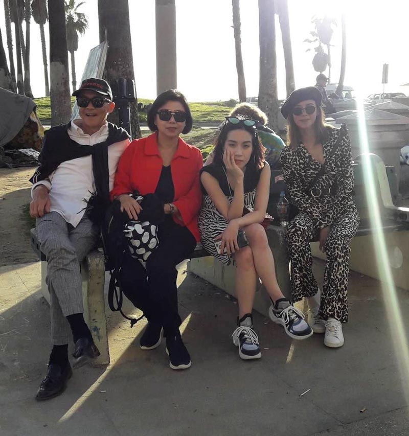 คริส พลอย หอวัง