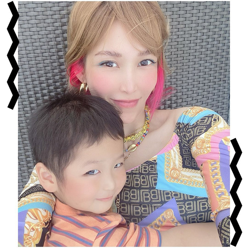 พีช สิตมน ภรรยา ติ๊ก เจษฎาภรณ์ แชะภาพคู่ลูกชาย น้องเต็นท์ 