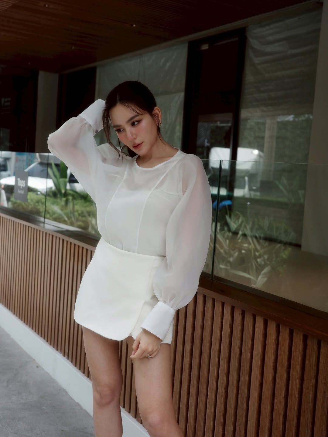 พลอย ชิดจันทร์ ในชุดว่ายน้ำวันพีซ