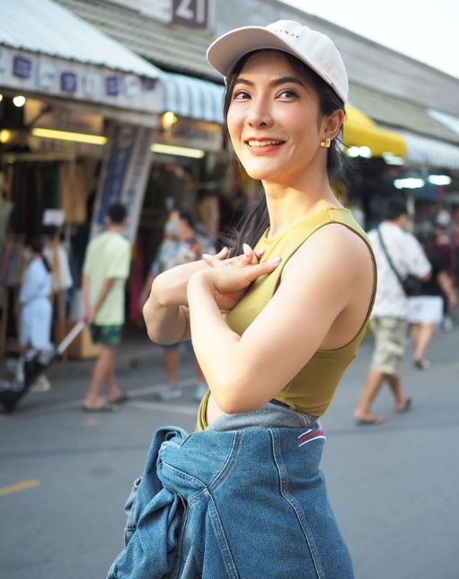 อาย วราไพรินทร์ ประวัติดารา