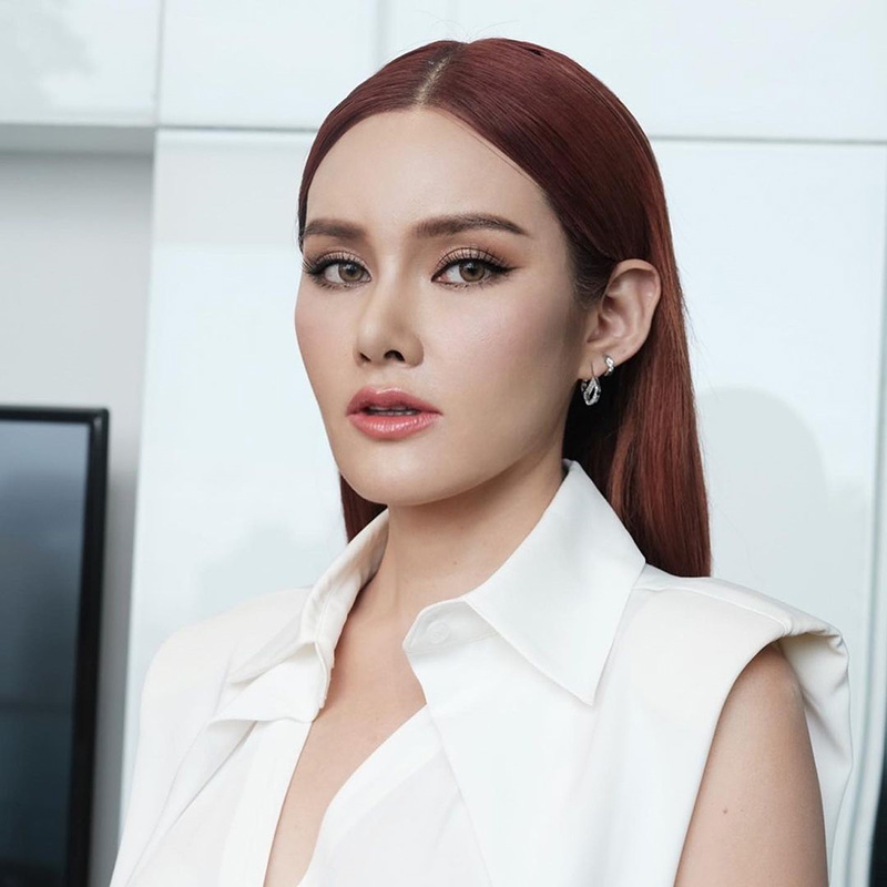 หญิง รฐา