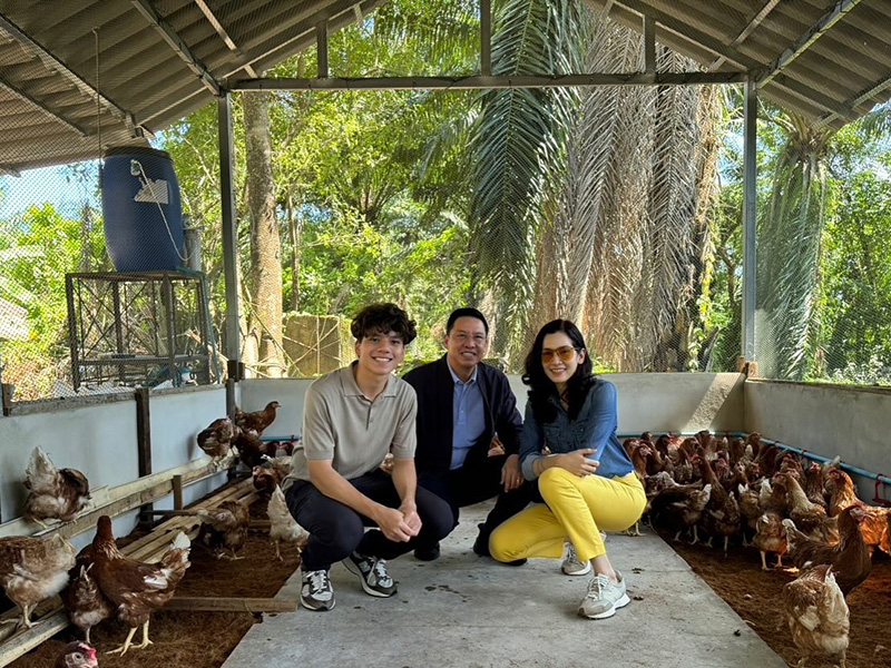 นุสบา เผยโมเมนต์ซึ้ง น้องกันต์ กราบพ่อแม่หลังเรียนจบ