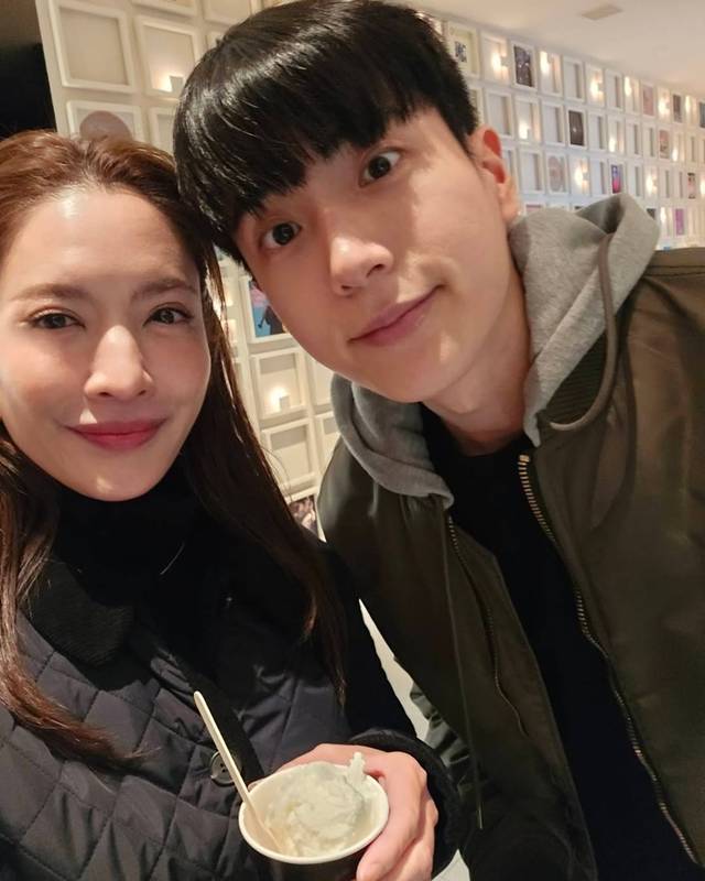 แอฟ ทักษอร และ นนกุล ชานน