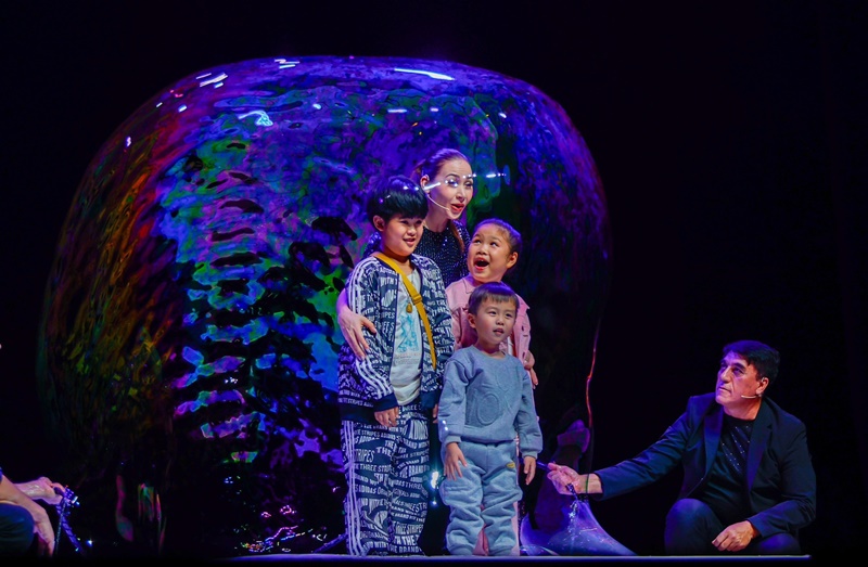Gazillion Bubble Show โชว์ฟองสบู่