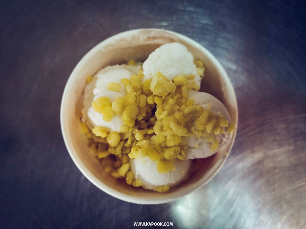 ตลาดหัวรอ อยุธยา