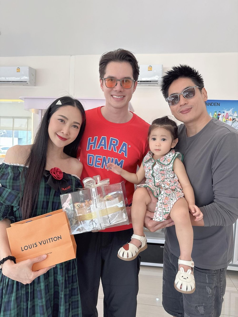 มิกค์ ทองระย้า โพสต์ล่าสุดประกาศสถานะหัวใจ 4 ห้อง อยู่กับสาวคนนี้... หลังโดนโยง พระเอก ม.