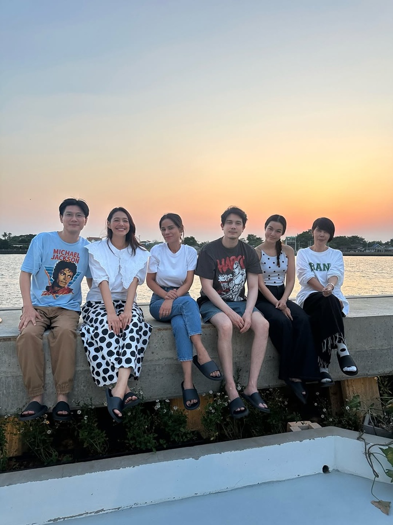 เพื่อนสนิท นักแสดง