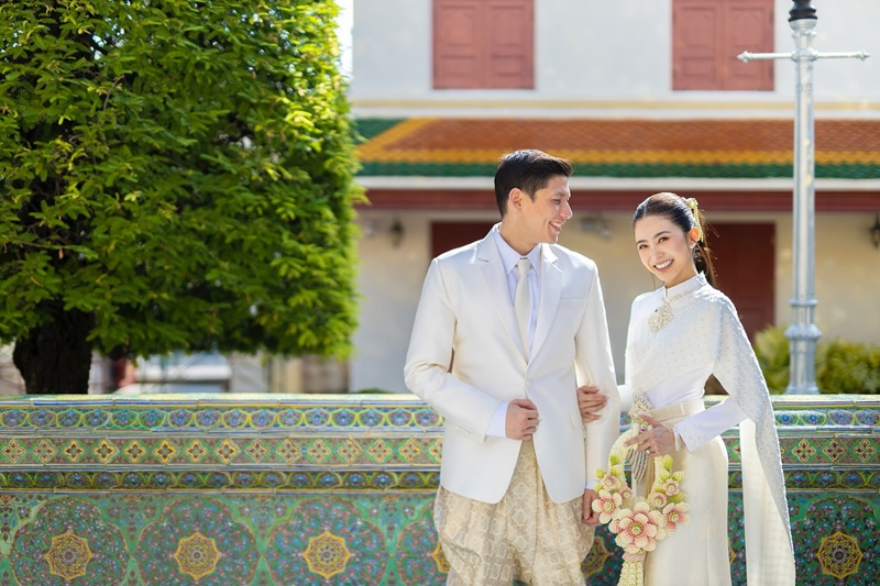 มายด์ ลภัสลัล ควง พาย สุนิษฐ์ เข้าพิธีมงคล