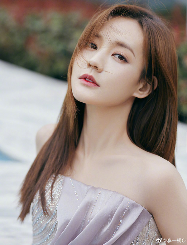 หลี่อี้ถง ประวัติ