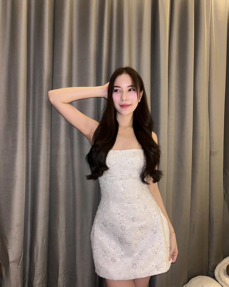 มุก วรนิษฐ์ ใส่บิกินี่สีชมพู แชะภาพอวดหุ่นเซ็กซี่ ทำทะเลมัลดีฟส์เดือด