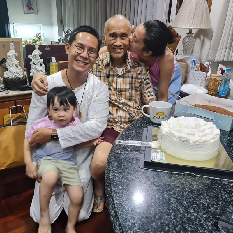 ต้อย เศรษฐา ศิระฉายา