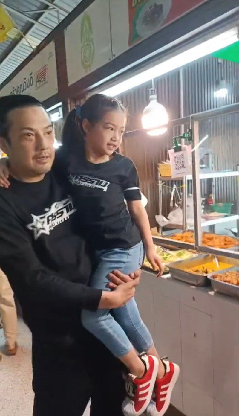 หนุ่ม ศรราม แค่อุ้มลูกก็เจอดราม่า