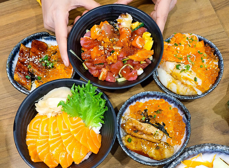 ข้าวด้งหน้าต่าง ๆ ร้าน Oshinei Hatyai