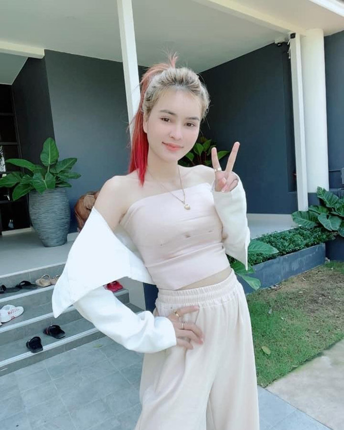 เอ๋ มิรา