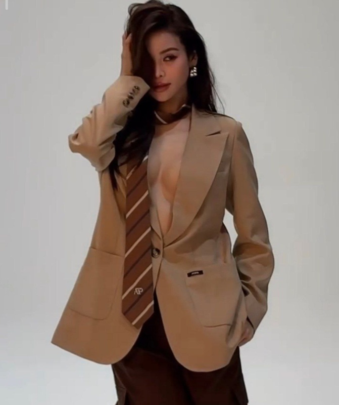 อิงฟ้า เผยลุคออฟฟิศสุดเท่ปนเซ็กซี่