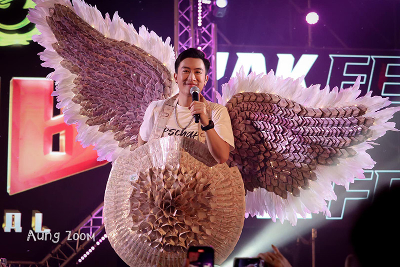 นุ๊ก ปาย ฮอตไม่แผ่ว แฟนคลับมอบปีกสุดอลัง