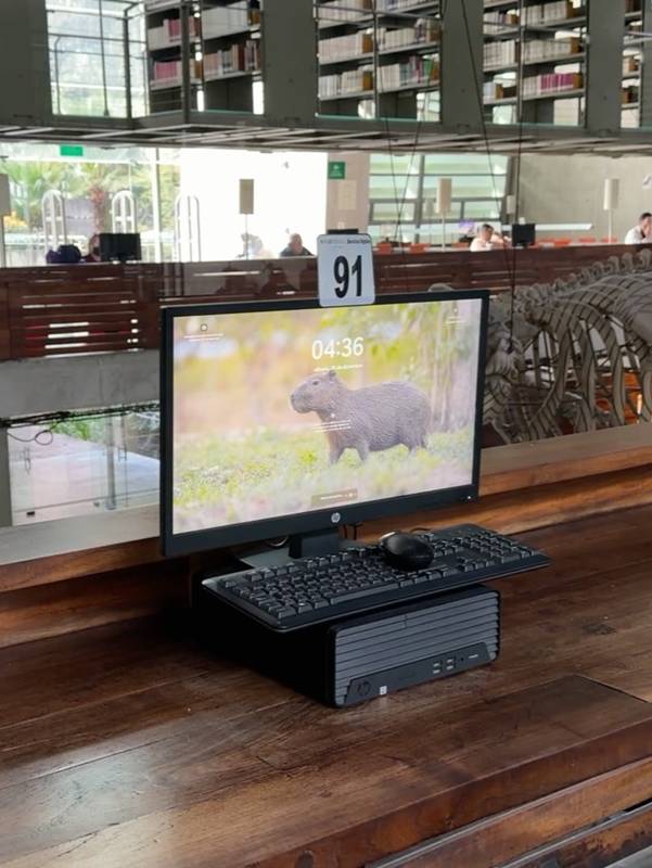 เต้ย จรินทร์พร รีวิวห้องสมุดสุดโปรด แต่ช็อตนี้แฟนหนุ่มแย่งซีน