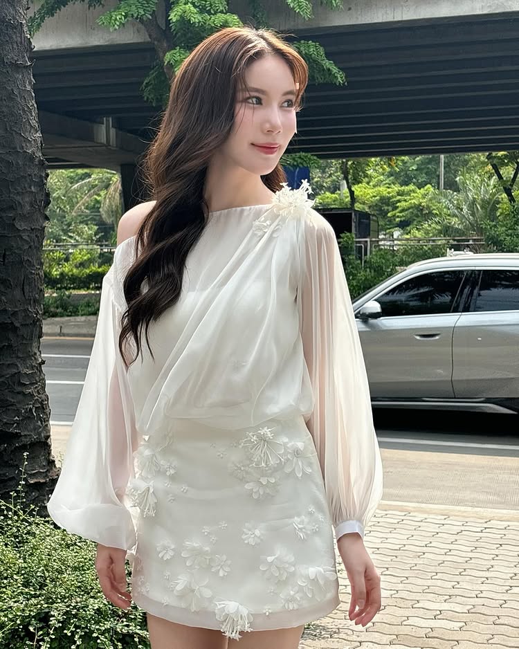 มุก วรนิษฐ์ ใส่บิกินี่สีชมพู แชะภาพอวดหุ่นเซ็กซี่ ทำทะเลมัลดีฟส์เดือด