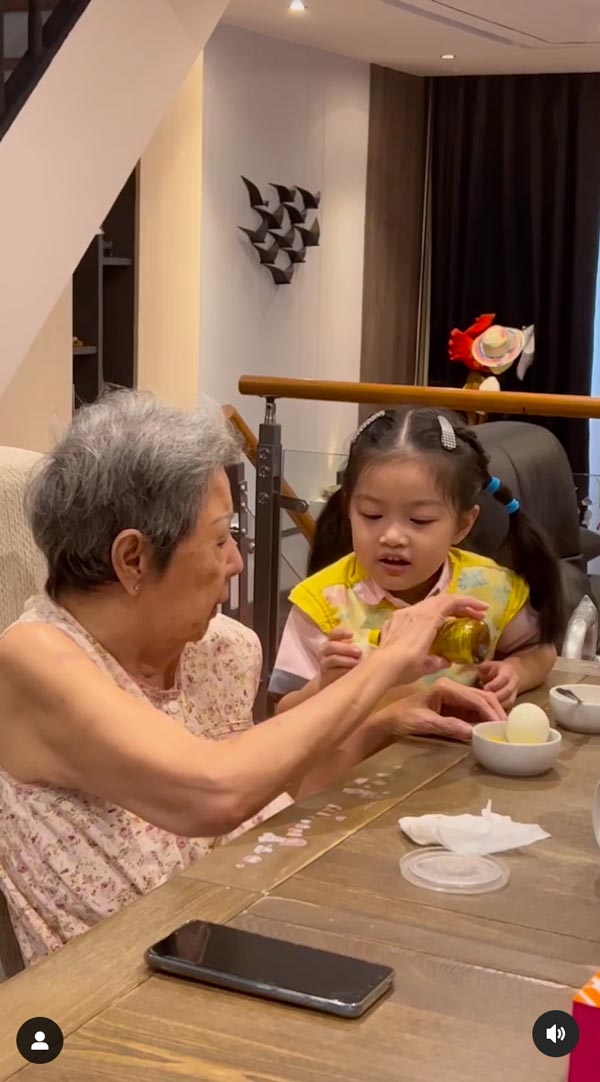 คุณแม่มยุรี แม่ หนุ่ม ศรราม