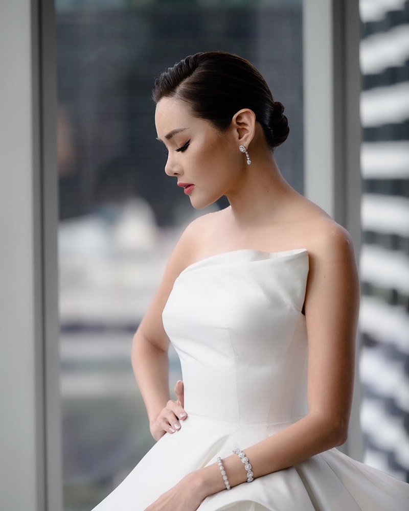 หญิง รฐา