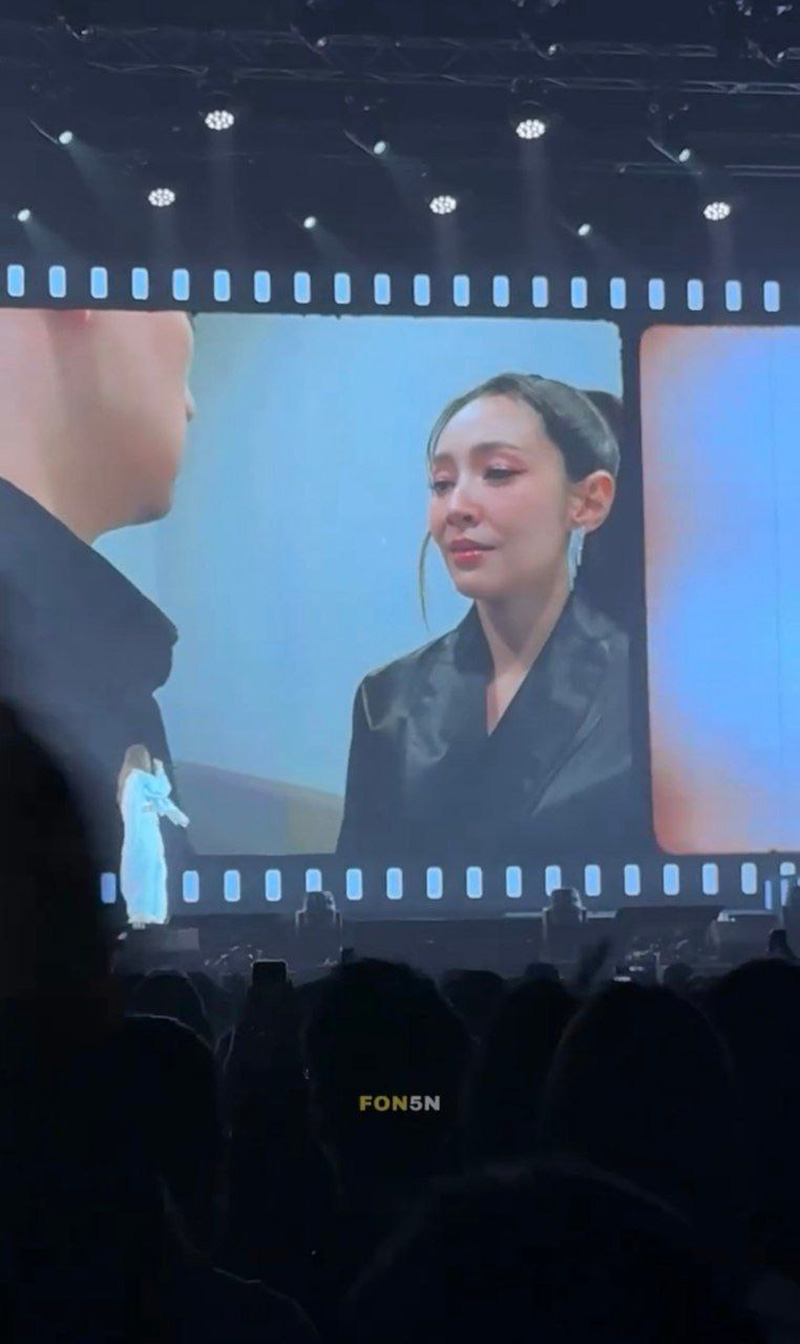 เบลล่า พา วิล ชวิล เล่น MV ซ่อนกลิ่น ในคอนเสิร์ต ปาล์มมี่ FC