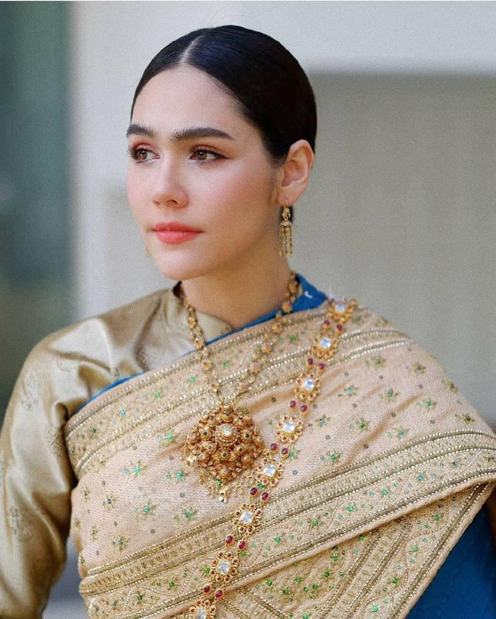 ชมพู่ อารยา ดาราลูกครึ่งหญิง