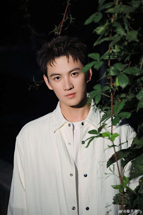 ฉินเทียนอวี่ ประวัติ