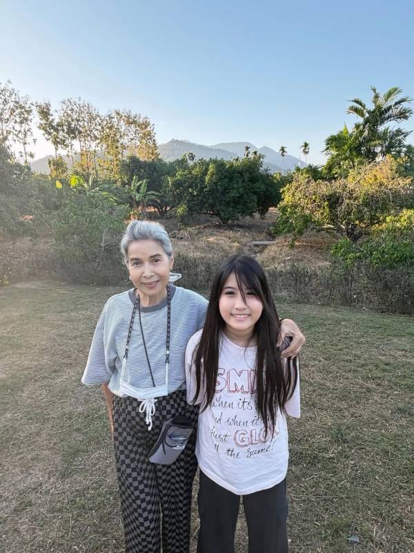 เมย์ เฟื่องอารมย์