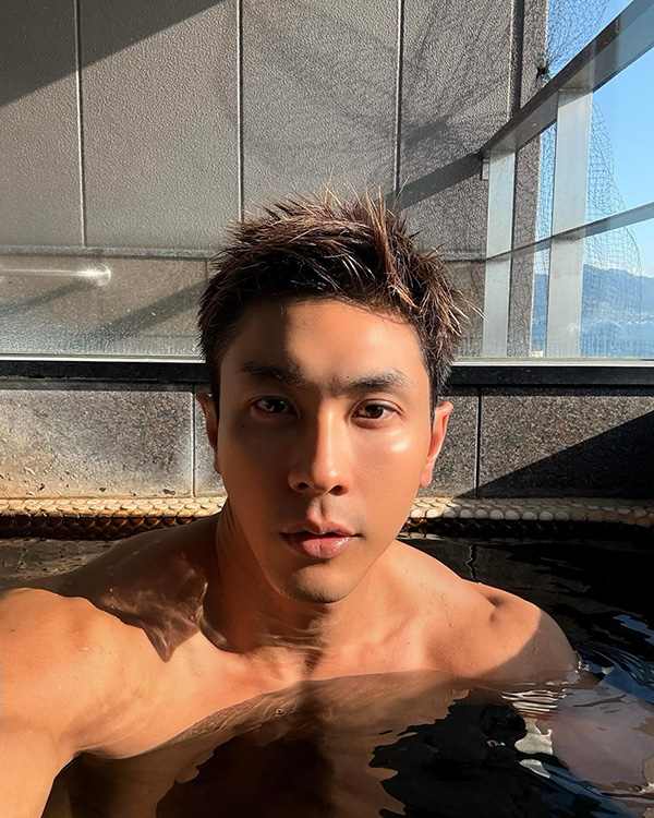 นัททิว สลัดผ้าอวดกล้ามแน่น