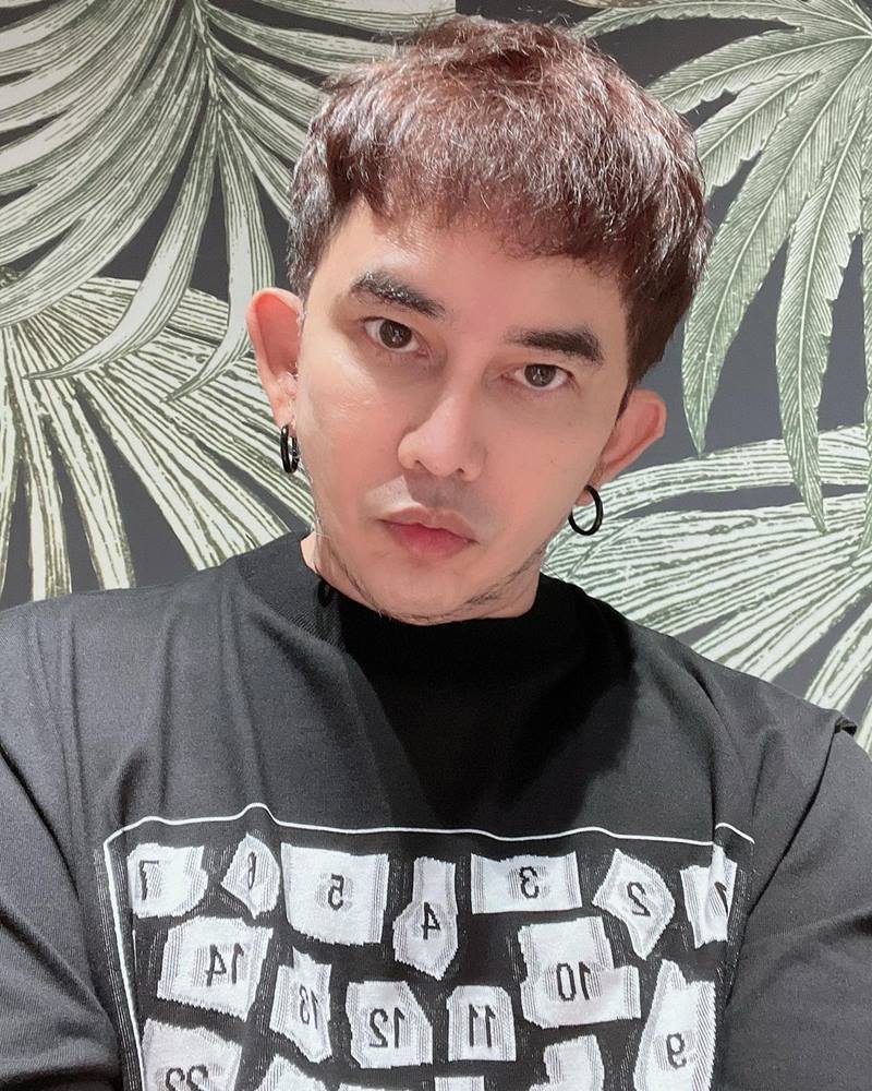 พชร์ อานนท์