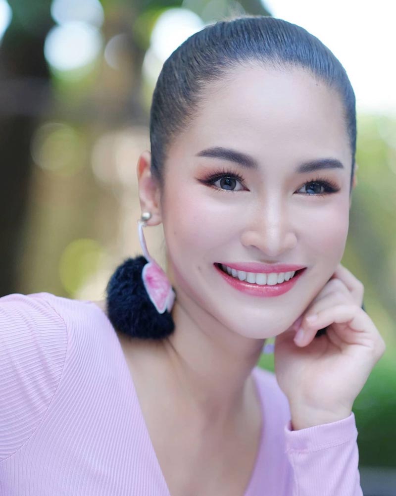 พลอย พลอยพรรณ