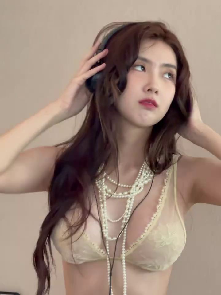 เบียร์ เดอะวอยซ์ Photobook